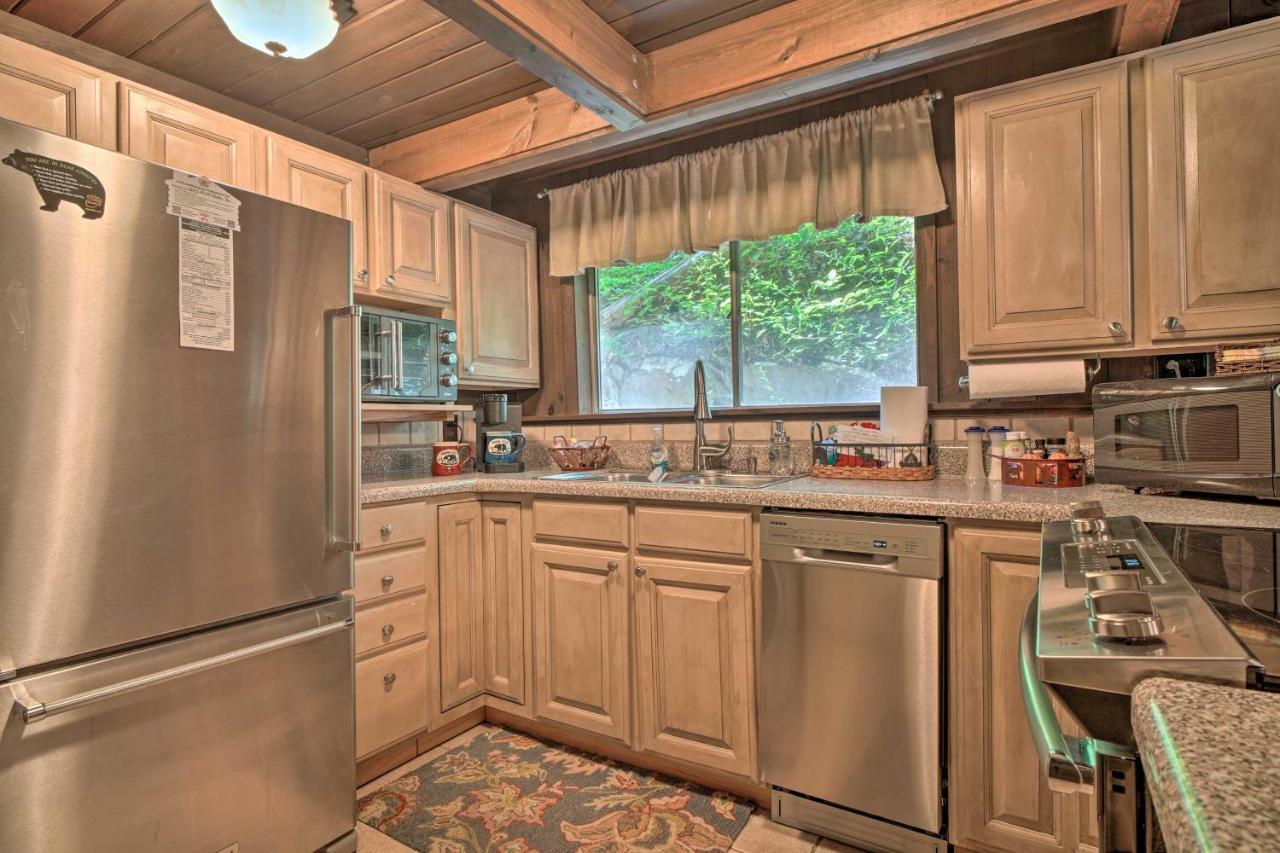 Snuggle Inn In The Heart Of Chalet Village! Gatlinburg Exterior photo